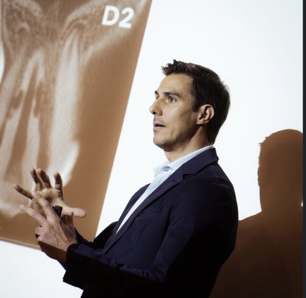 dr cesar de gregorio impartiendo formaciones